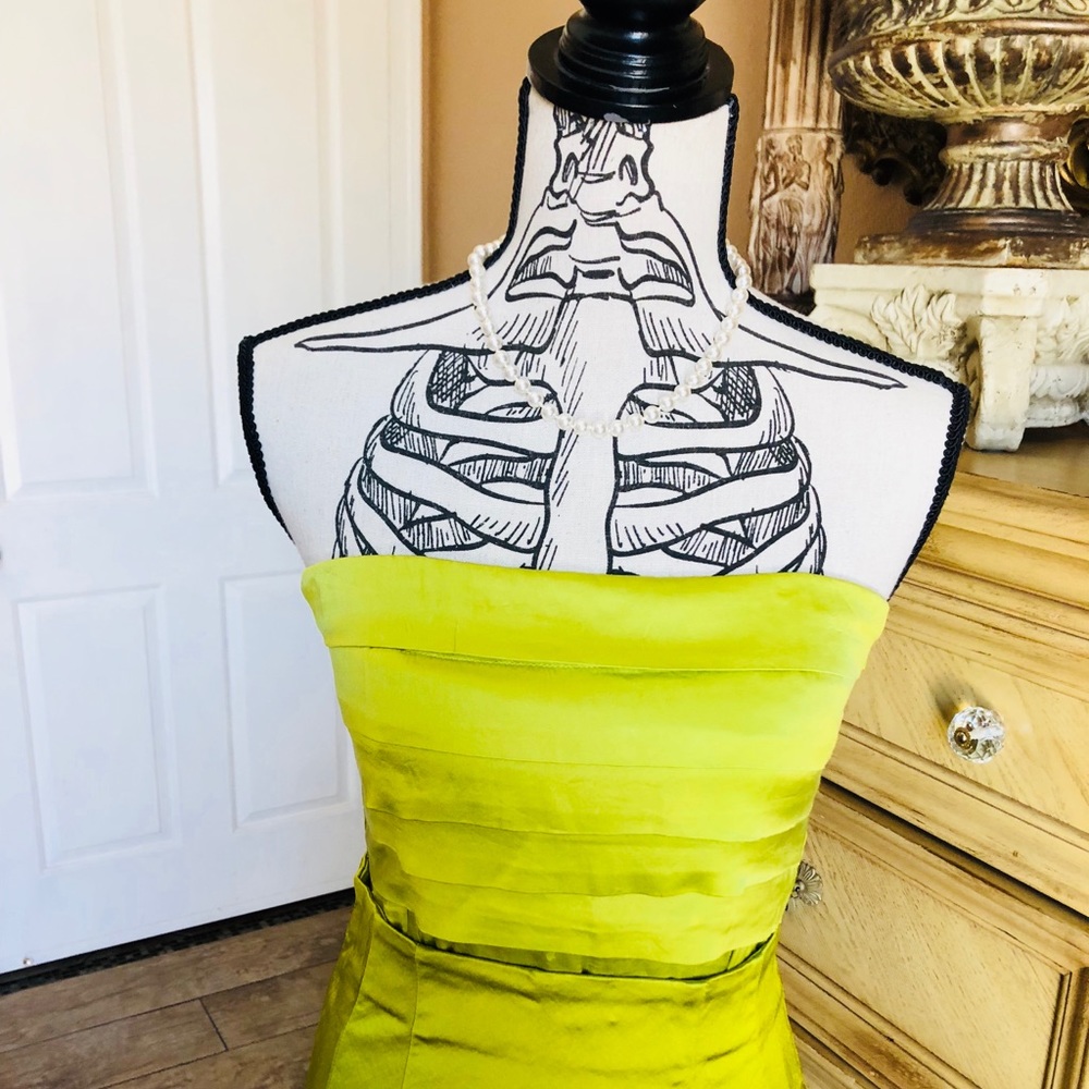 Bebe chartreuse Top